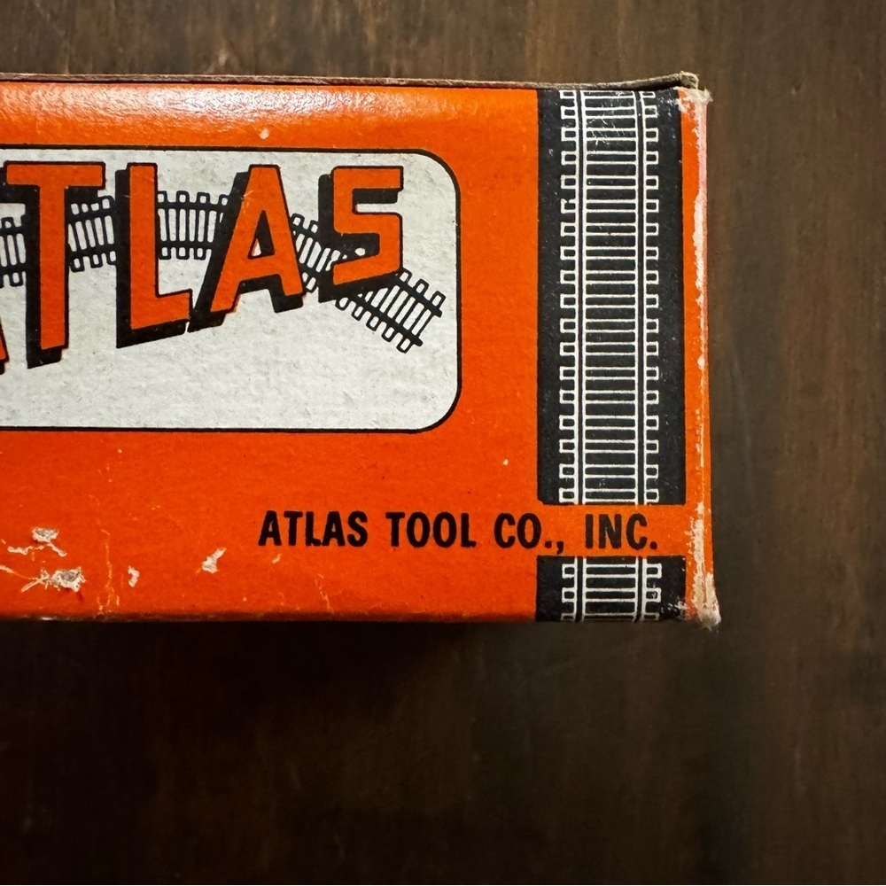 ATLAS N GAUGE TRACK 2551 Right REMOTE STANDARD SWITCH NOS Vintage Trains RARE! - Picture 2 of 7